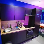 Capsule Boogie-woogie - Jacuzzi - Sauna - Billard - Jeux - Ecran Geant - Filet Suspendu - Netflix Apartment *