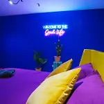 Capsule Boogie-woogie - Jacuzzi - Sauna - Billard - Jeux - Ecran Geant - Filet Suspendu - Netflix *