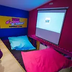 Capsule Boogie-woogie - Jacuzzi - Sauna - Billard - Jeux - Ecran Geant - Filet Suspendu - Netflix Apartment *