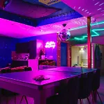 Capsule Boogie-woogie - Jacuzzi - Sauna - Billard - Jeux - Ecran Geant - Filet Suspendu - Netflix Apartment