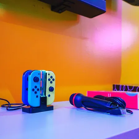 Capsule Boogie-woogie - Jacuzzi - Sauna - Billard - Jeux - Ecran Geant - Filet Suspendu - Netflix Apartment *