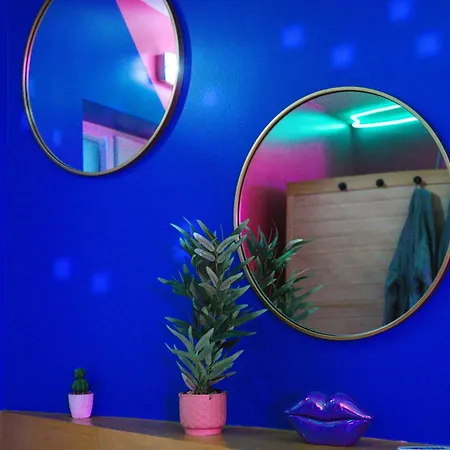 Apartment Capsule Boogie-woogie - Jacuzzi - Sauna - Billard - Jeux - Ecran Geant - Filet Suspendu - Netflix La Louviere