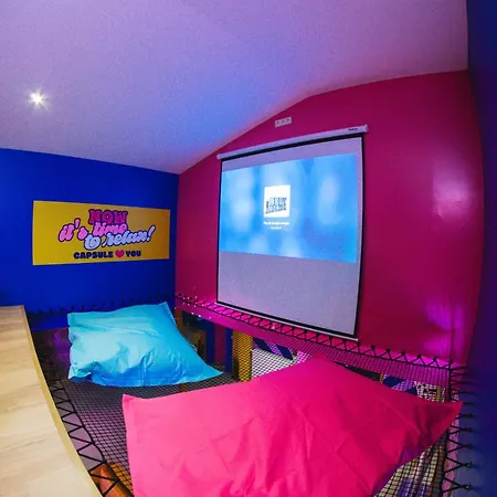 Capsule Boogie-woogie - Jacuzzi - Sauna - Billard - Jeux - Ecran Geant - Filet Suspendu - Netflix Daire La Louvière