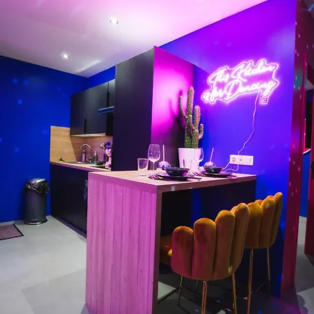 Capsule Boogie-woogie - Jacuzzi - Sauna - Billard - Jeux - Ecran Geant - Filet Suspendu - Netflix La Louviere