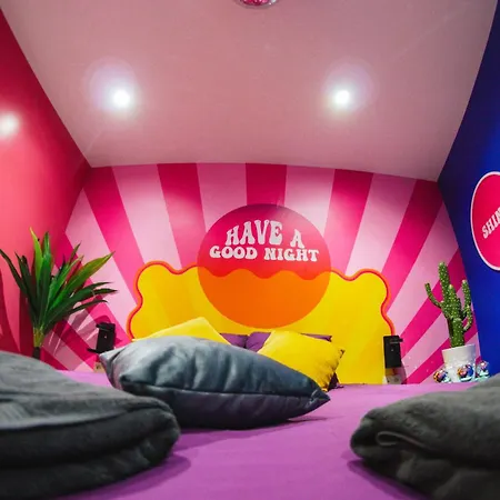 Capsule Boogie-woogie - Jacuzzi - Sauna - Billard - Jeux - Ecran Geant - Filet Suspendu - Netflix
