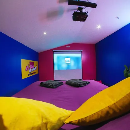 Capsule Boogie-woogie - Jacuzzi - Sauna - Billard - Jeux - Ecran Geant - Filet Suspendu - Netflix Apartment *