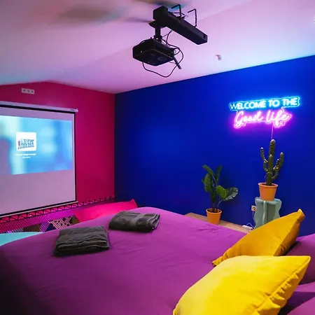 Capsule Boogie-woogie - Jacuzzi - Sauna - Billard - Jeux - Ecran Geant - Filet Suspendu - Netflix Apartmán La Louvière