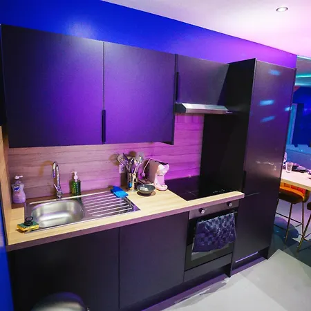 Capsule Boogie-woogie - Jacuzzi - Sauna - Billard - Jeux - Ecran Geant - Filet Suspendu - Netflix Apartment *