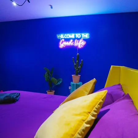 Capsule Boogie-woogie - Jacuzzi - Sauna - Billard - Jeux - Ecran Geant - Filet Suspendu - Netflix *