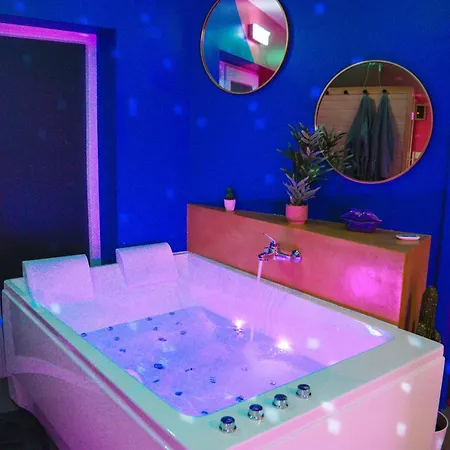Capsule Boogie-woogie - Jacuzzi - Sauna - Billard - Jeux - Ecran Geant - Filet Suspendu - Netflix La Louviere