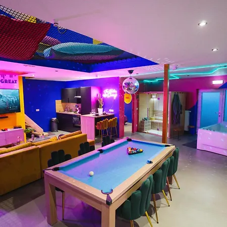 Apartment Capsule Boogie-woogie - Jacuzzi - Sauna - Billard - Jeux - Ecran Geant - Filet Suspendu - Netflix