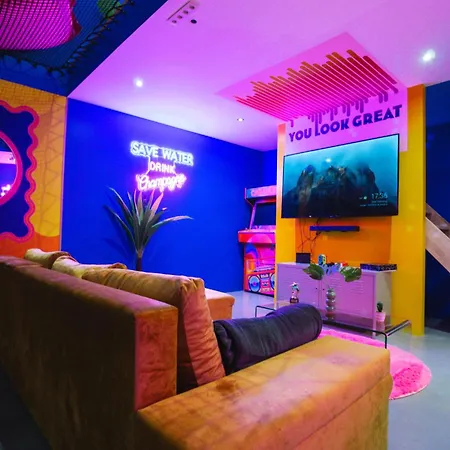 Apartmán Capsule Boogie-woogie - Jacuzzi - Sauna - Billard - Jeux - Ecran Geant - Filet Suspendu - Netflix *