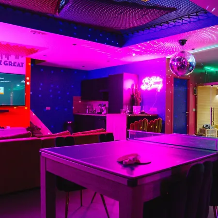 Apartment Capsule Boogie-woogie - Jacuzzi - Sauna - Billard - Jeux - Ecran Geant - Filet Suspendu - Netflix *