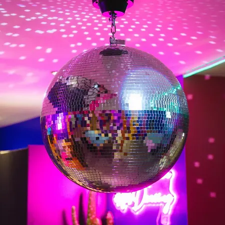 Capsule Boogie-woogie - Jacuzzi - Sauna - Billard - Jeux - Ecran Geant - Filet Suspendu - Netflix Apartmán La Louvière