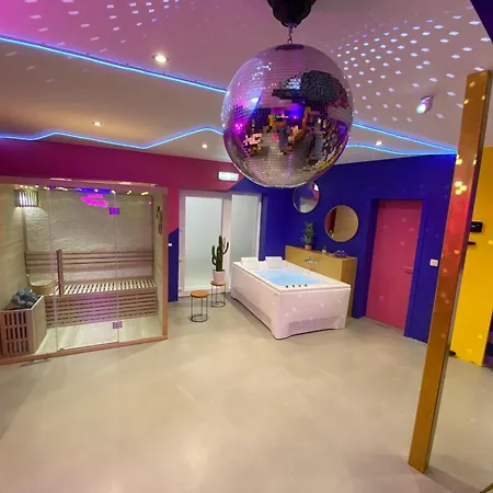 Apartmán Capsule Boogie-woogie - Jacuzzi - Sauna - Billard - Jeux - Ecran Geant - Filet Suspendu - Netflix La Louvière