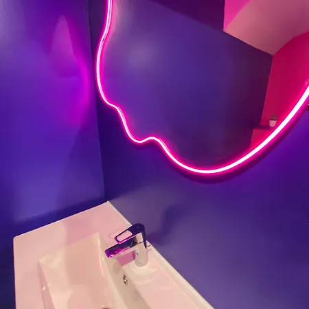 Capsule Boogie-woogie - Jacuzzi - Sauna - Billard - Jeux - Ecran Geant - Filet Suspendu - Netflix *